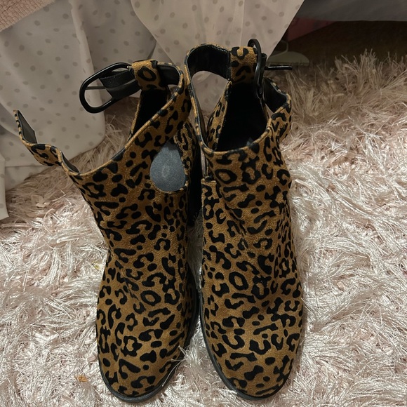 FREE w/ bundle! Mix No. 6 Lopen Tan Black Leopard Textured Cutout Boots - Picture 5 of 6